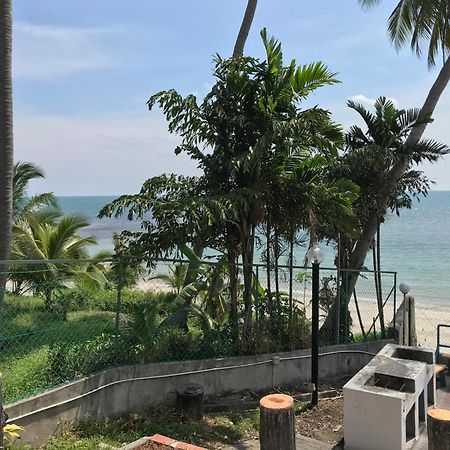 Comfy Beachfront View At Seri Bulan Condominium Teluk Kemang Beach Port Dickson Exterior photo