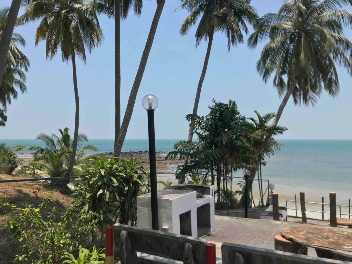 Comfy Beachfront View At Seri Bulan Condominium Teluk Kemang Beach Port Dickson Exterior photo