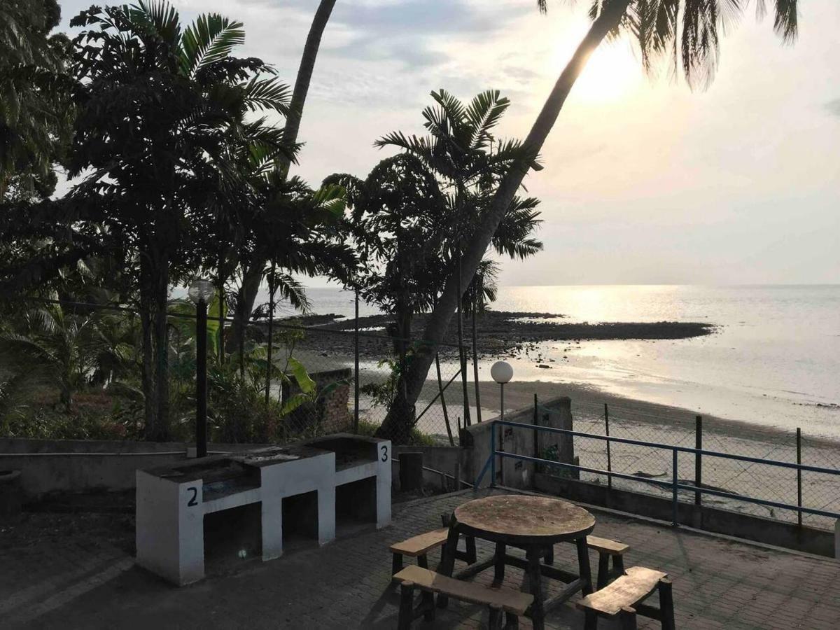 Comfy Beachfront View At Seri Bulan Condominium Teluk Kemang Beach Port Dickson Exterior photo