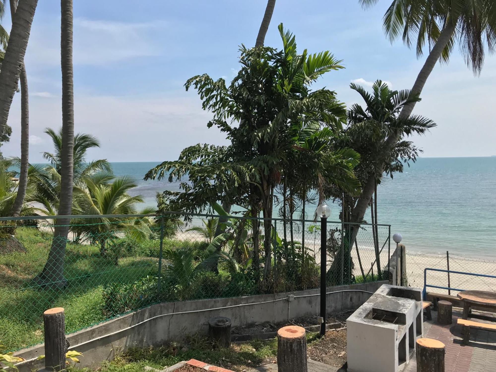 Comfy Beachfront View At Seri Bulan Condominium Teluk Kemang Beach Port Dickson Exterior photo